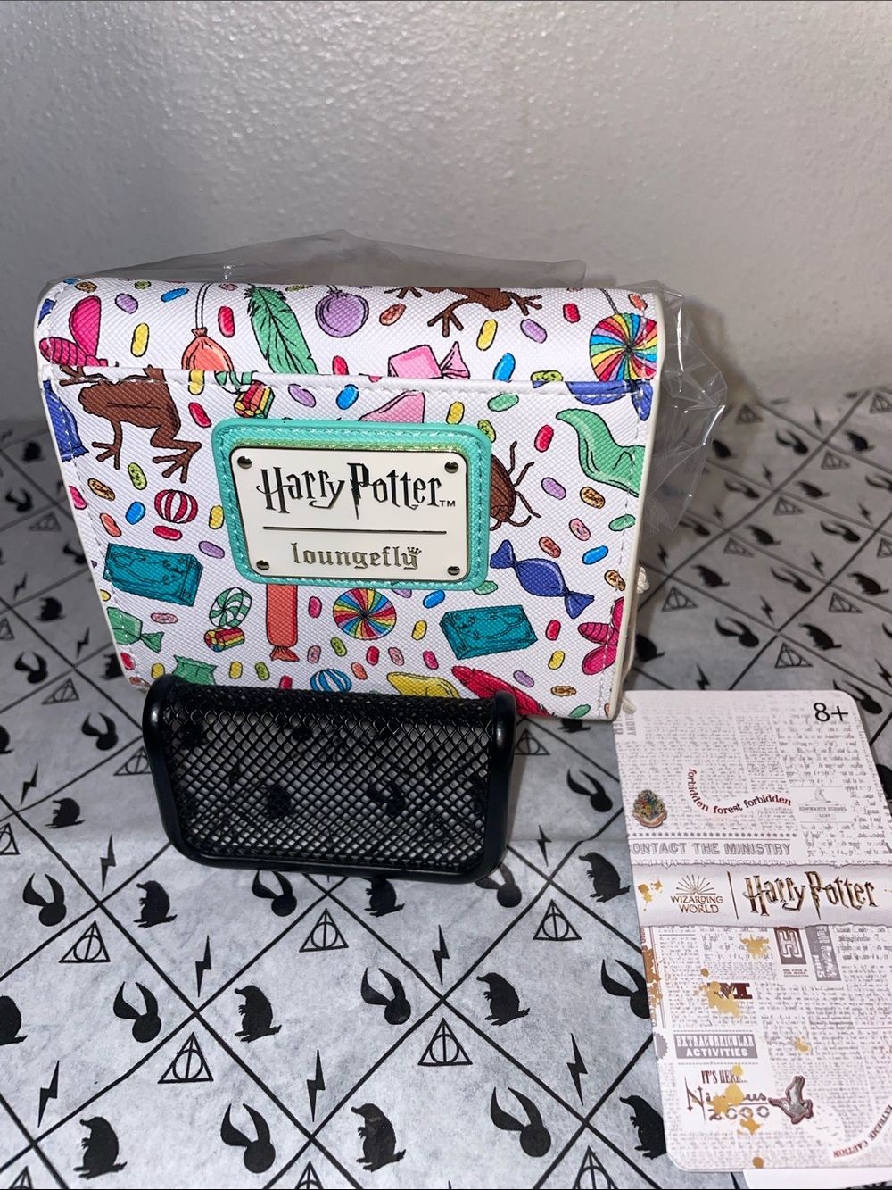 Exclusive Loungefly Harry Potter Sweet Shop Honeydukes Crossbody and Wallet Set - Picture 11 of 15